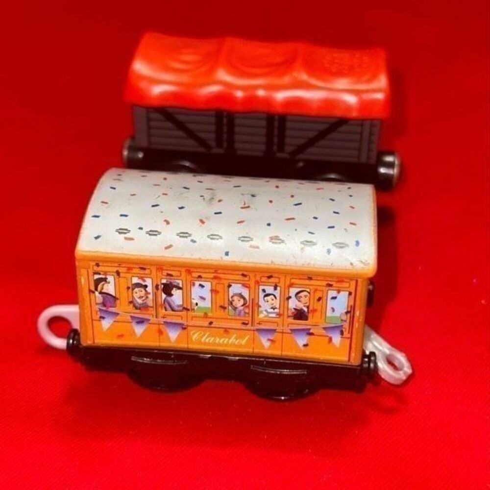 Thomas and Friends Railway CLARABEL & GIGGLING TROUBLESOME TRUCK - Picture 2 of 6